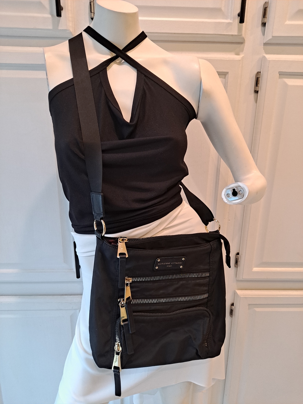 Adrienne Vittadini Studio Black Nylon Crossbody Zip Pocket Organizer Traveler - Picture 4 of 11